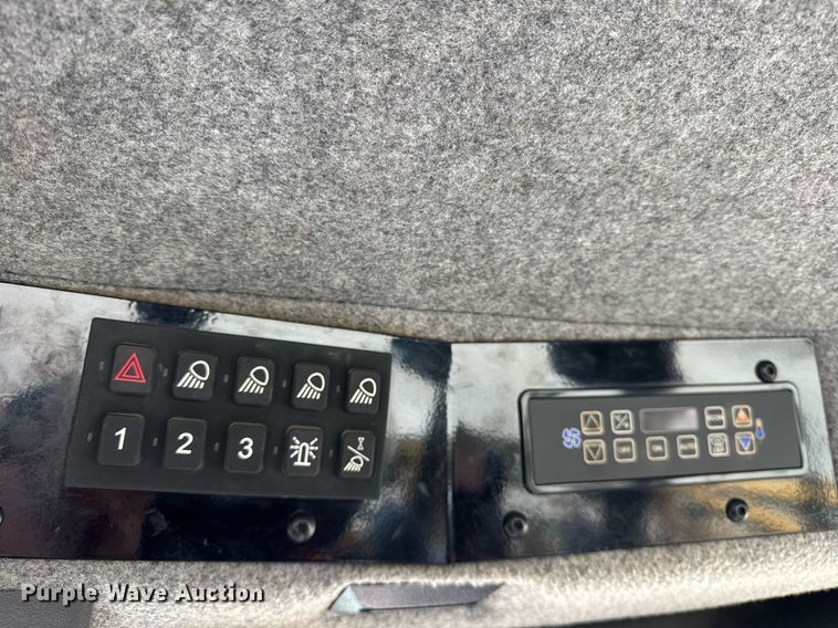 image for item DU3360 2012 Rogator RG1100 sprayer