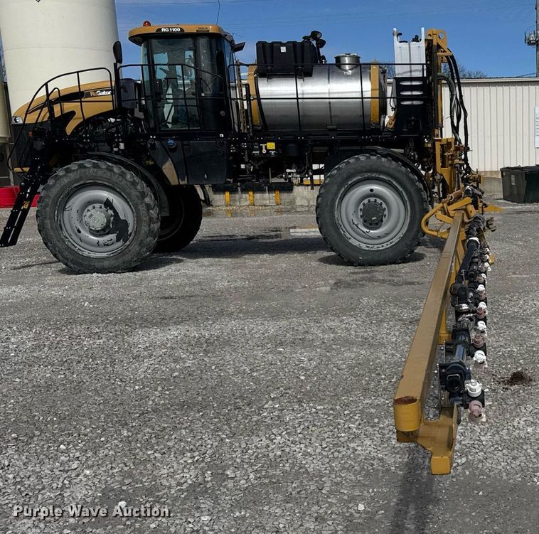 image for item DU3360 2012 Rogator RG1100 sprayer