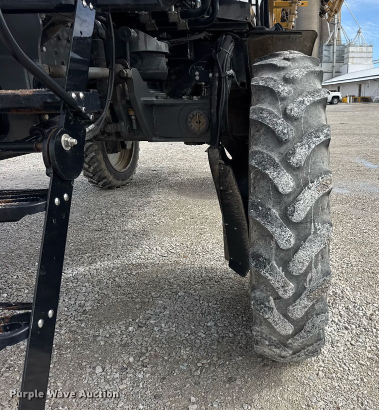 image for item DU3360 2012 Rogator RG1100 sprayer