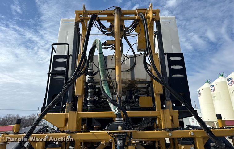 image for item DU3360 2012 Rogator RG1100 sprayer