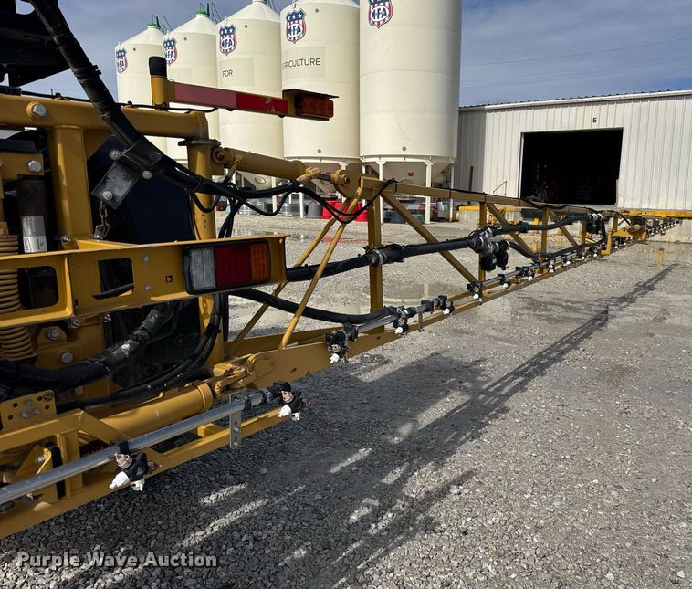 image for item DU3360 2012 Rogator RG1100 sprayer