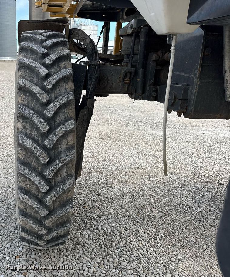 image for item DU3360 2012 Rogator RG1100 sprayer