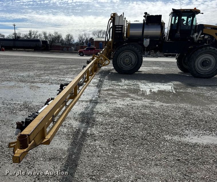 image for item DU3360 2012 Rogator RG1100 sprayer