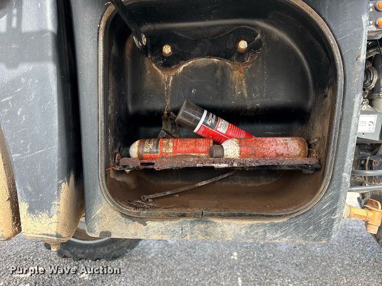 image for item DU3360 2012 Rogator RG1100 sprayer