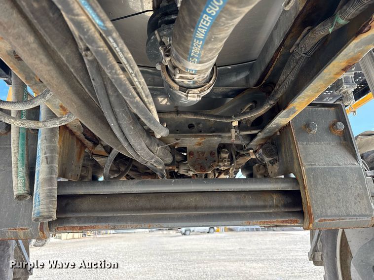 image for item DU3360 2012 Rogator RG1100 sprayer