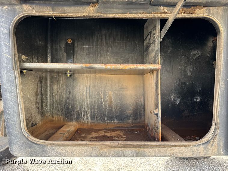 image for item DU3360 2012 Rogator RG1100 sprayer