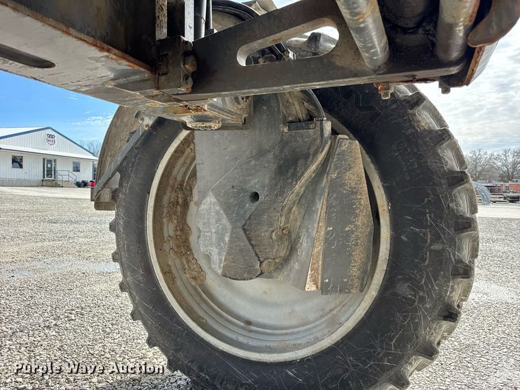 image for item DU3360 2012 Rogator RG1100 sprayer