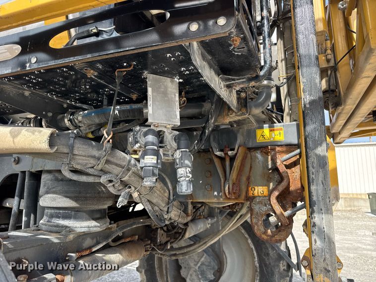 image for item DU3360 2012 Rogator RG1100 sprayer