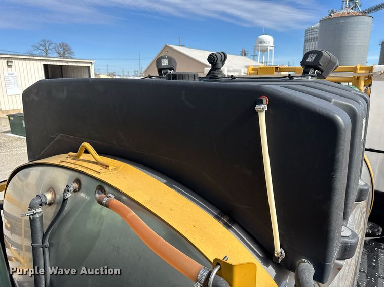 image for item DU3360 2012 Rogator RG1100 sprayer