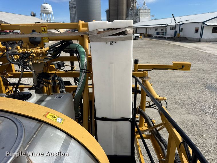 image for item DU3360 2012 Rogator RG1100 sprayer