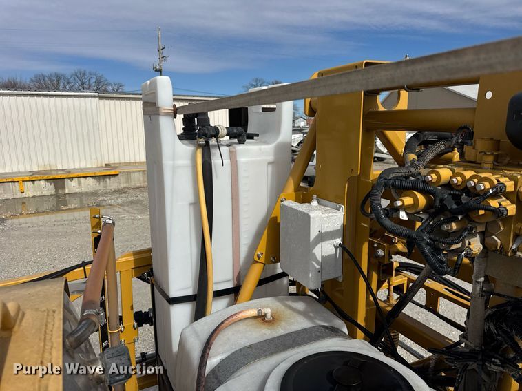 image for item DU3360 2012 Rogator RG1100 sprayer