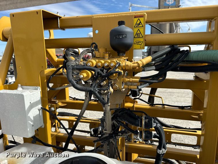 image for item DU3360 2012 Rogator RG1100 sprayer