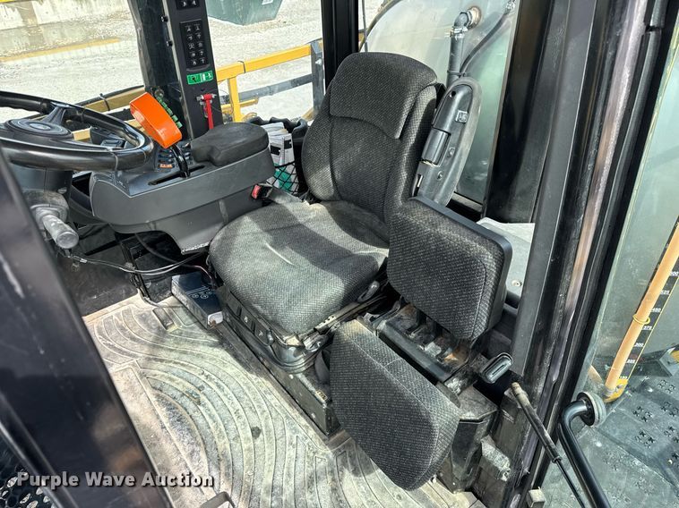 image for item DU3360 2012 Rogator RG1100 sprayer