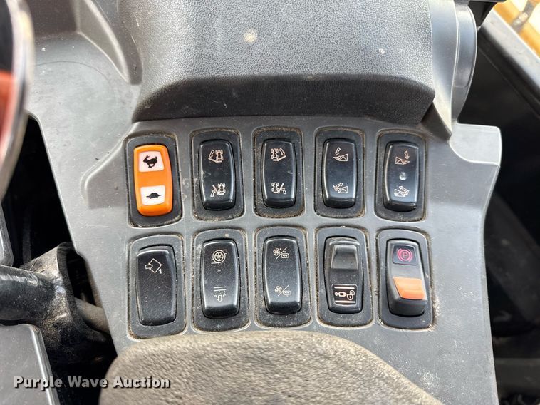 image for item DU3360 2012 Rogator RG1100 sprayer