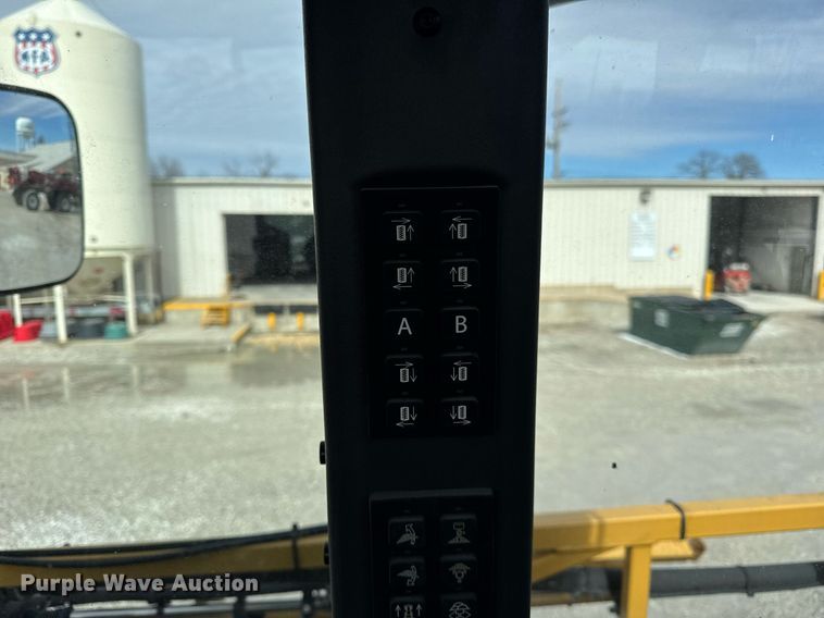 image for item DU3360 2012 Rogator RG1100 sprayer