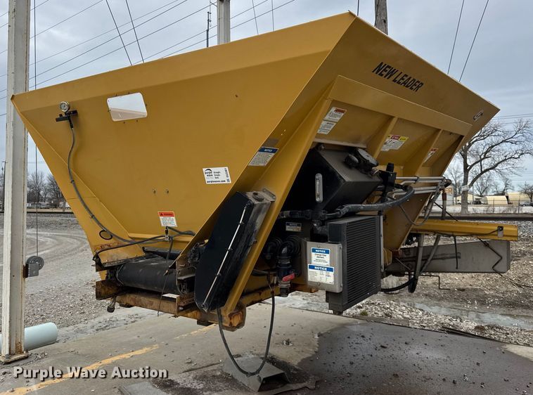 image for item DU3361 New Leader L4258G4 spreader bed