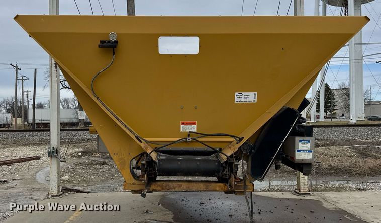 image for item DU3361 New Leader L4258G4 spreader bed