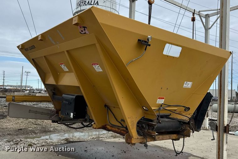 image for item DU3361 New Leader L4258G4 spreader bed