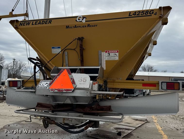 image for item DU3361 New Leader L4258G4 spreader bed