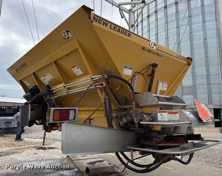 image for item DU3361 New Leader L4258G4 spreader bed