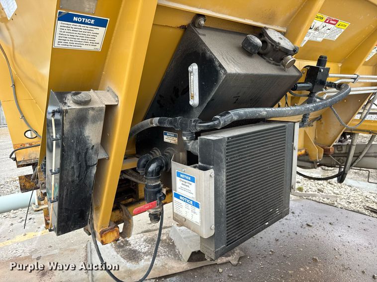 image for item DU3361 New Leader L4258G4 spreader bed