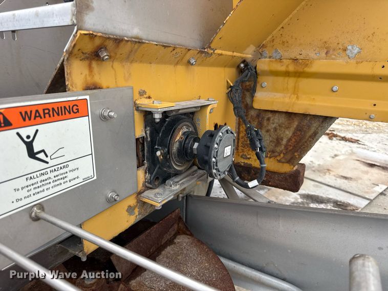 image for item DU3361 New Leader L4258G4 spreader bed