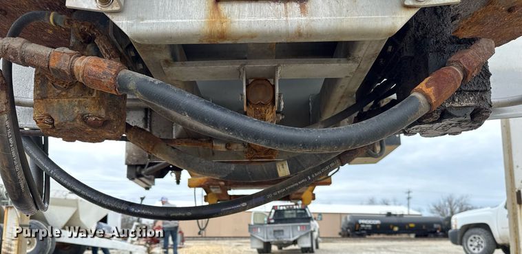 image for item DU3361 New Leader L4258G4 spreader bed