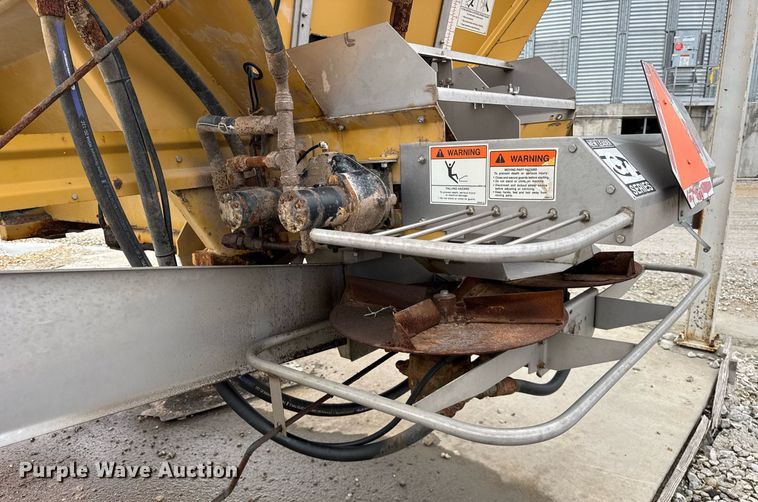 image for item DU3361 New Leader L4258G4 spreader bed