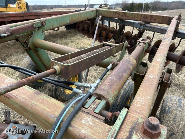 image for item DV1814 John Deere T3545 off-set disk