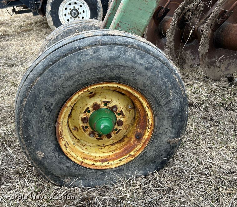 image for item DV1814 John Deere T3545 off-set disk