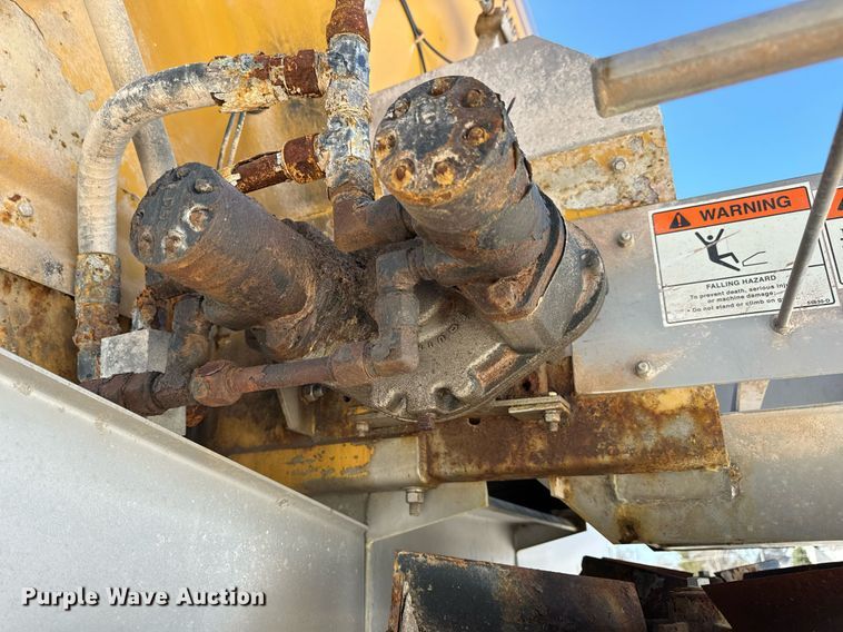 image for item DV1855 2012 RoGator RG900 applicator