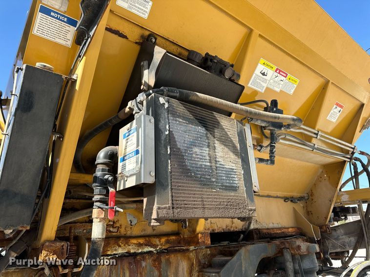 image for item DV1855 2012 RoGator RG900 applicator