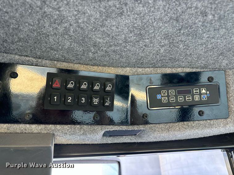 image for item DV1855 2012 RoGator RG900 applicator