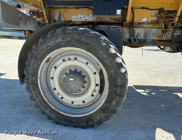 image for item DV1855 2012 RoGator RG900 applicator