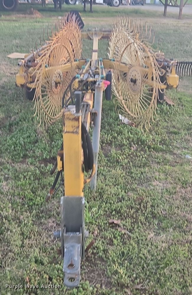 image for item DW1852 Vermeer WR-V8 hay rake