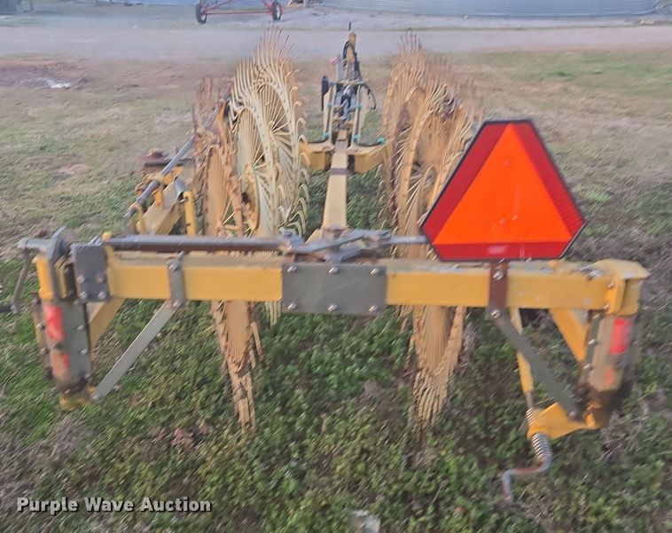 image for item DW1852 Vermeer WR-V8 hay rake