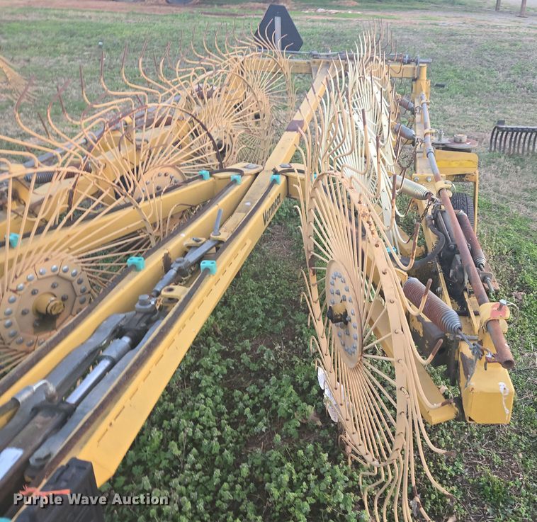 image for item DW1852 Vermeer WR-V8 hay rake