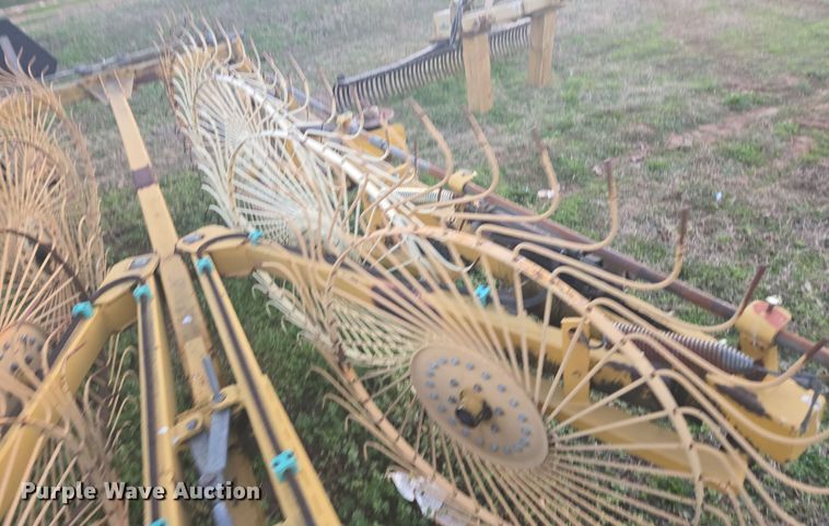 image for item DW1852 Vermeer WR-V8 hay rake
