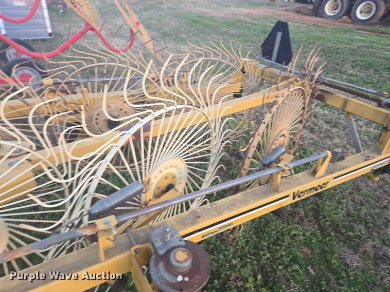 image for item DW1852 Vermeer WR-V8 hay rake