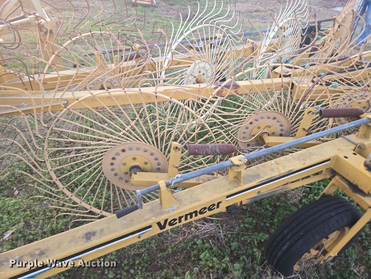 image for item DW1852 Vermeer WR-V8 hay rake