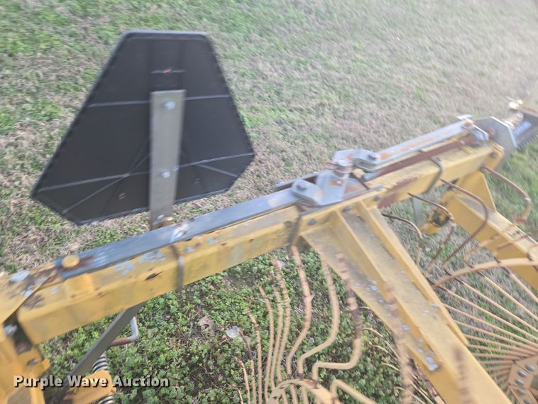 image for item DW1852 Vermeer WR-V8 hay rake