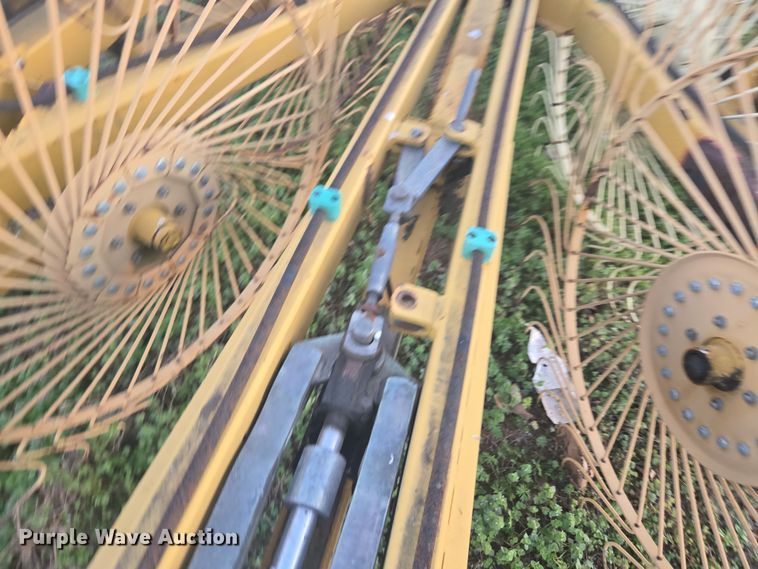 image for item DW1852 Vermeer WR-V8 hay rake