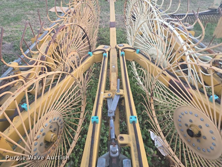 image for item DW1852 Vermeer WR-V8 hay rake
