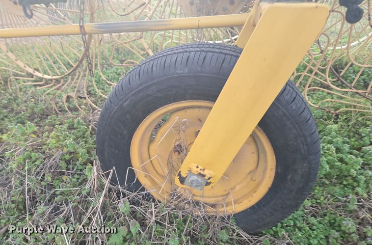 image for item DW1852 Vermeer WR-V8 hay rake