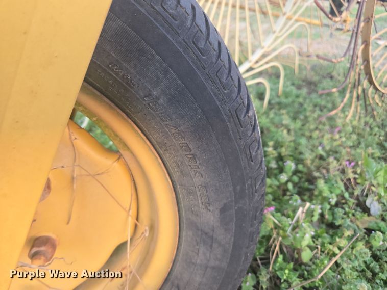 image for item DW1852 Vermeer WR-V8 hay rake