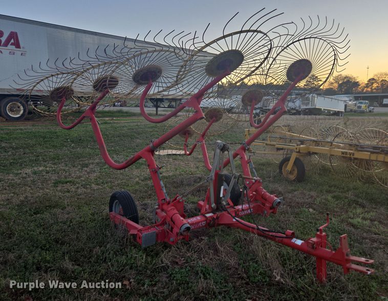 image for item DW1853 2007 Tonutte RCS8 hay rake