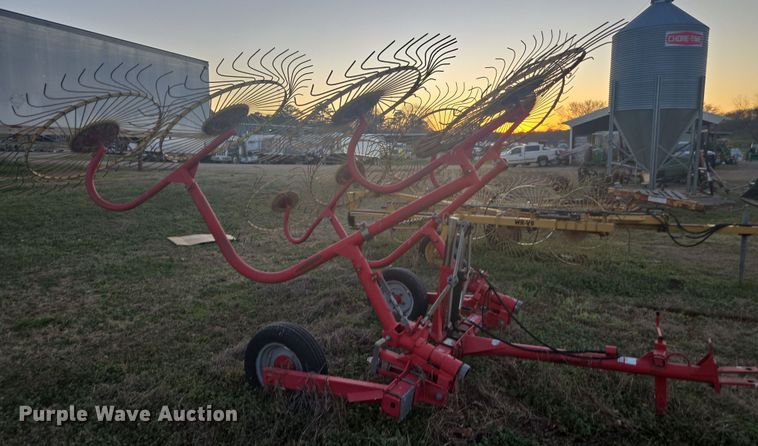 image for item DW1853 2007 Tonutte RCS8 hay rake