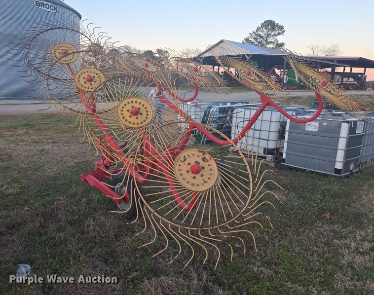 image for item DW1853 2007 Tonutte RCS8 hay rake