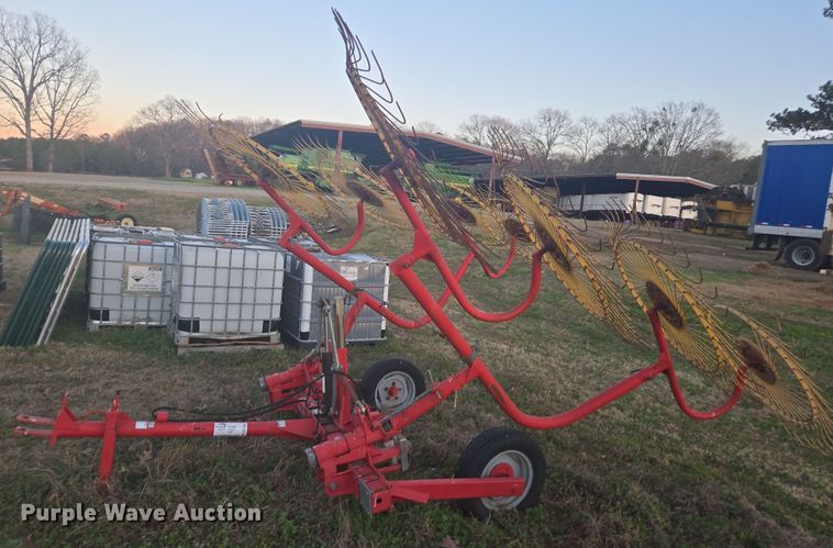 image for item DW1853 2007 Tonutte RCS8 hay rake