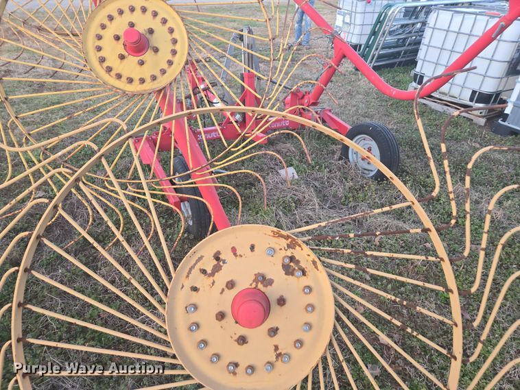 image for item DW1853 2007 Tonutte RCS8 hay rake